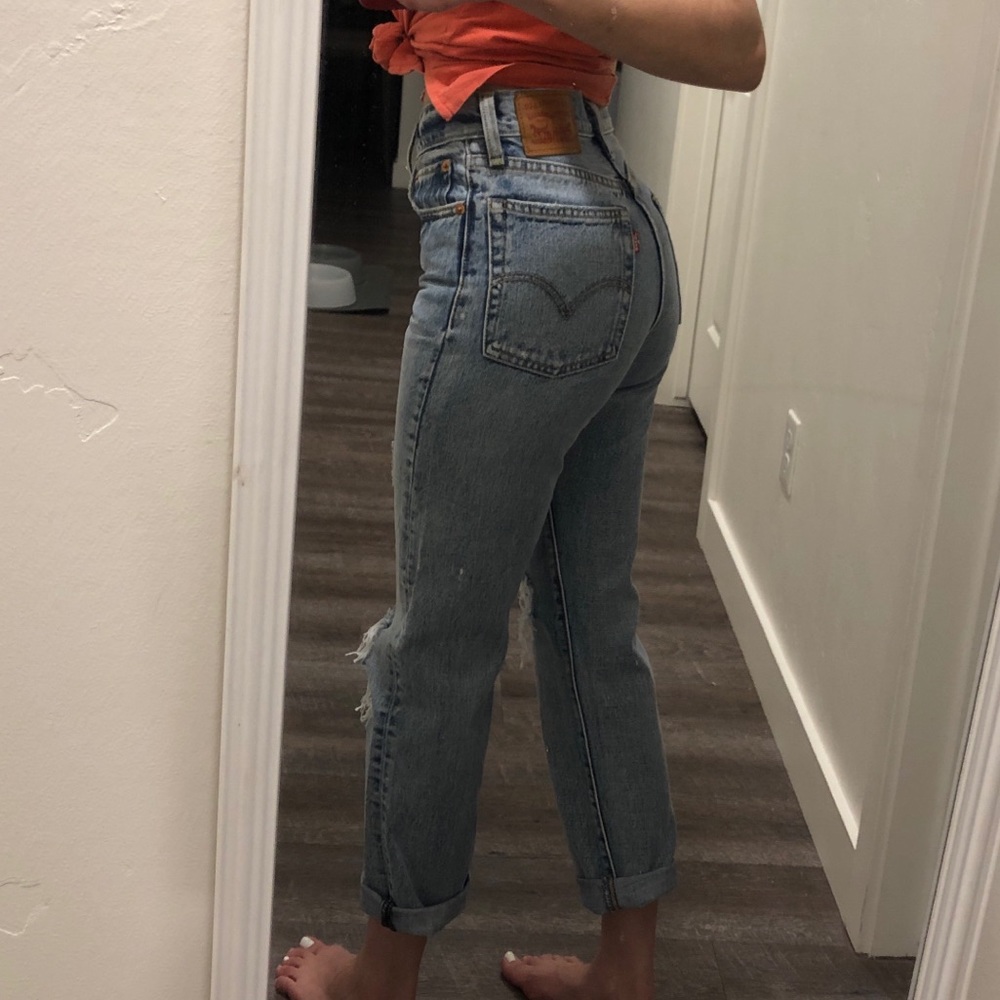 Levi’s High Waisted Wedgie Fit jeans (distressed)